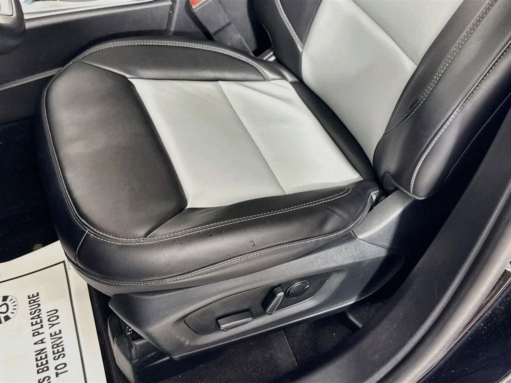Used 2023 Agate Black Metallic Ford XLT image 18