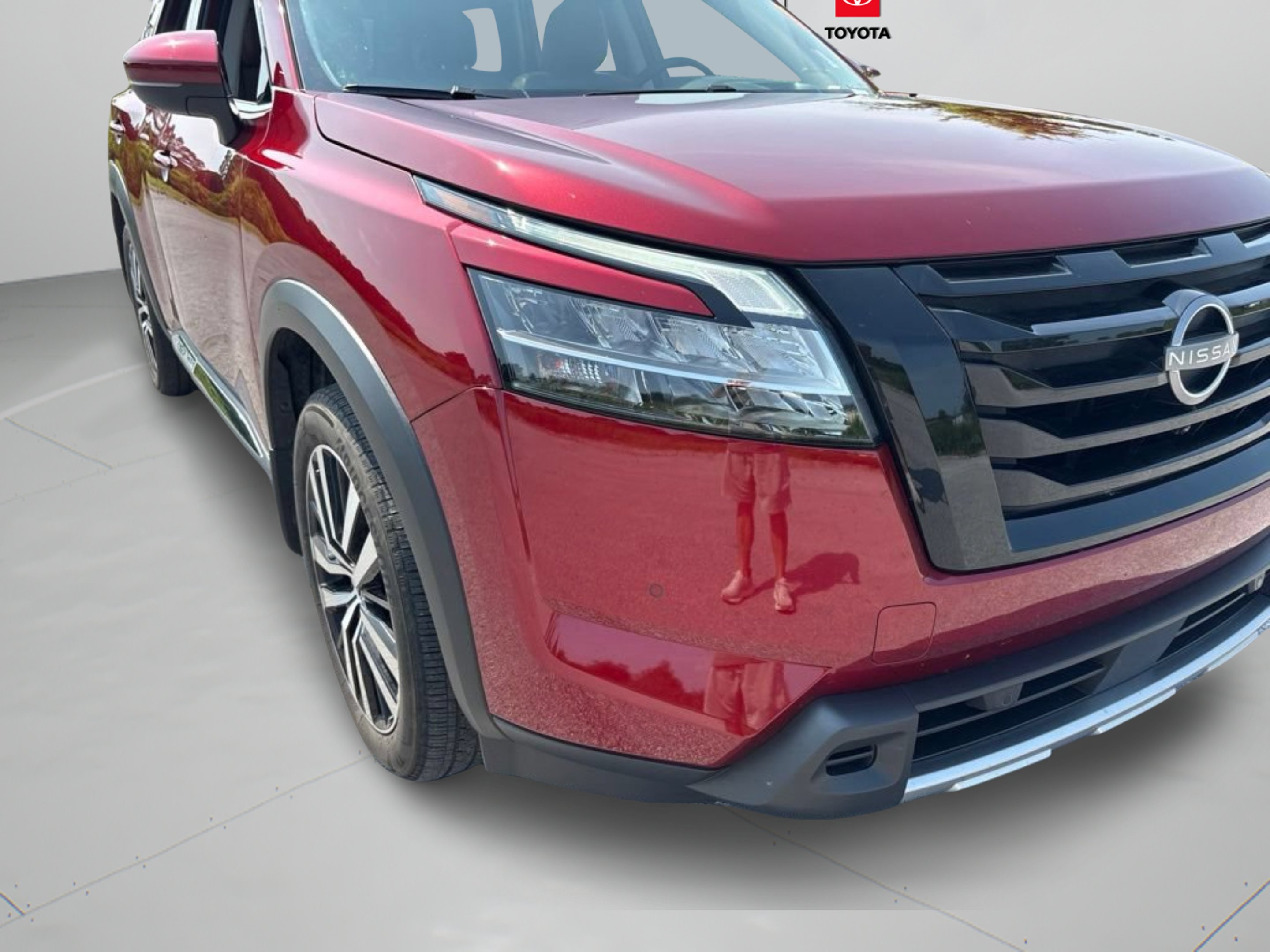 Used 2024 Scarlet Ember Nissan Platinum image 32