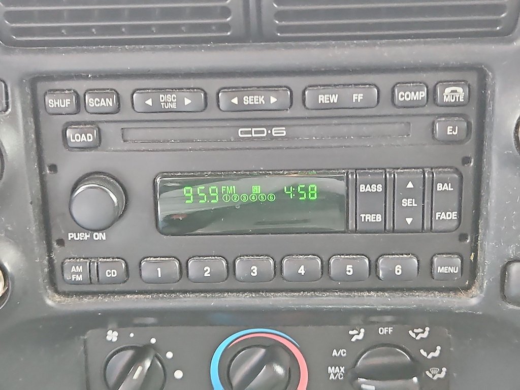 Used 2002  Ford Edge image 20