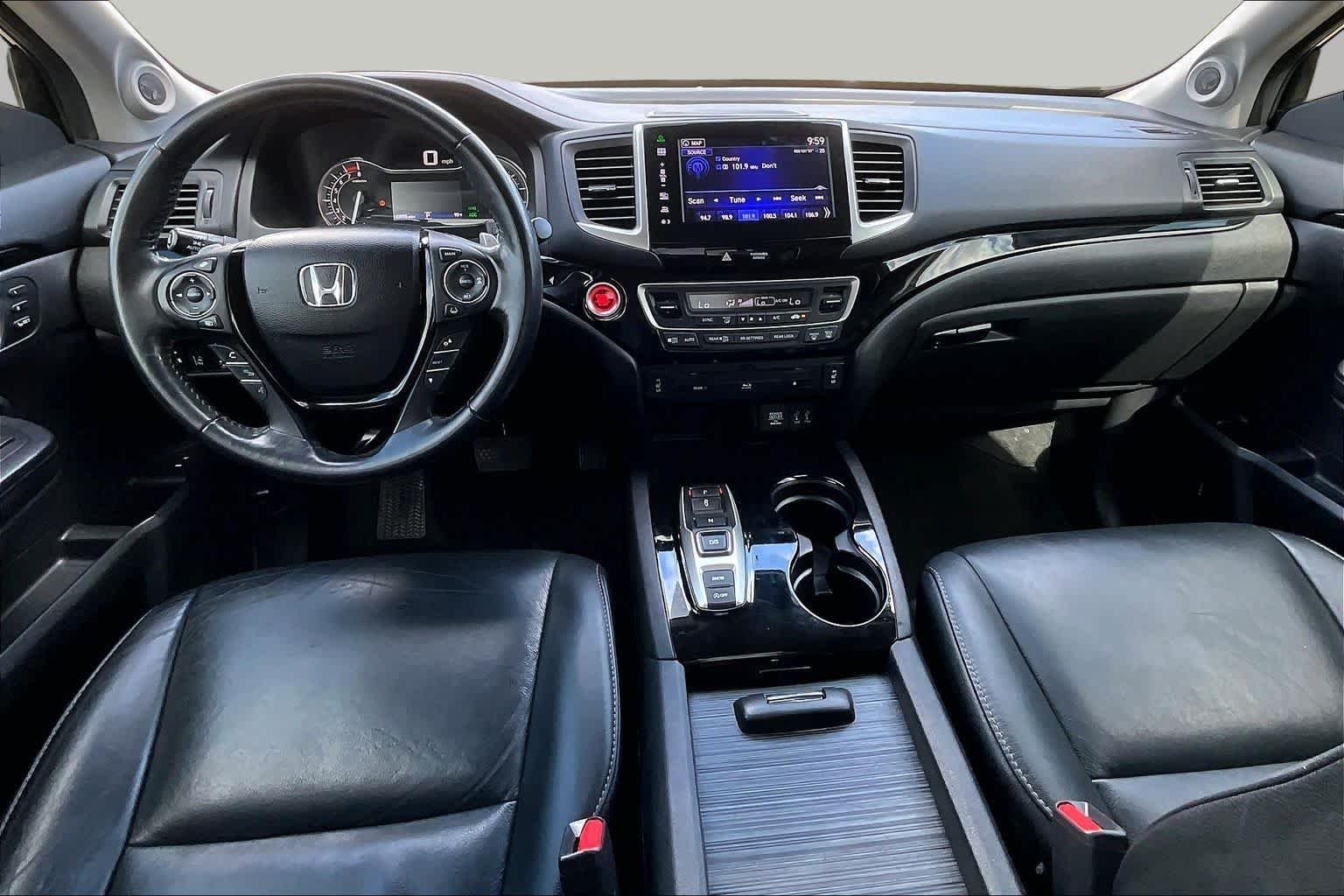 Used 2016 Crystal Black Pearl Honda Touring image 15