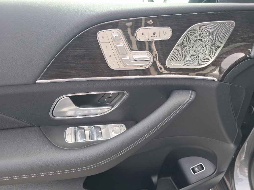 New 2026 Selenite Grey Metallic Mercedes-Benz GLS 450 image 82