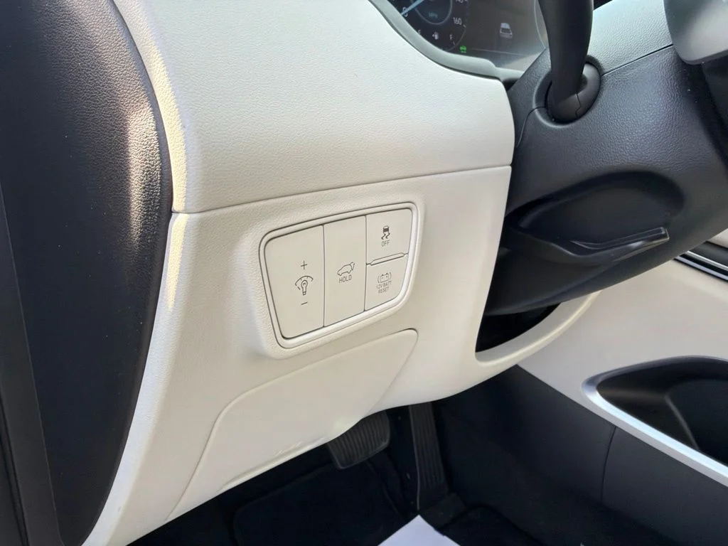 Certified Used 2024 Amazon Gray Hyundai Limited image 28