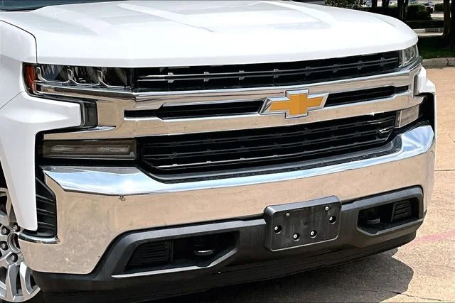 Used 2020 White Chevrolet LT image 33