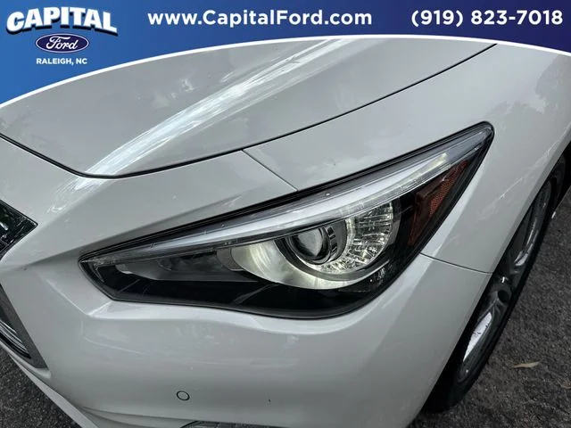 Used 2023 White INFINITI LUXE image 11