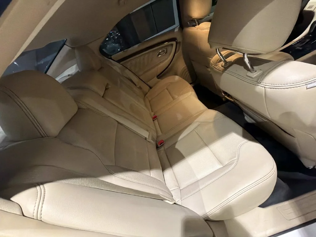Used 2018 White Ford Limited image 29