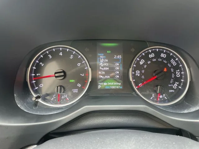 Used 2020 White Toyota LE image 15