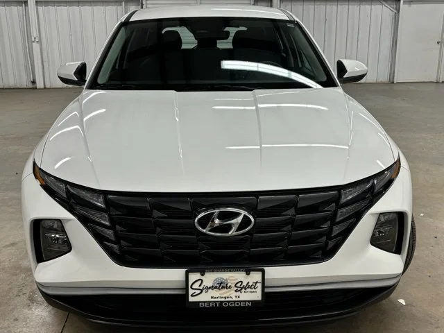 Used 2023 White Hyundai SE image 2