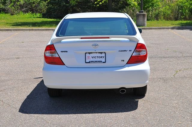 Used 2002 White Toyota SE image 4