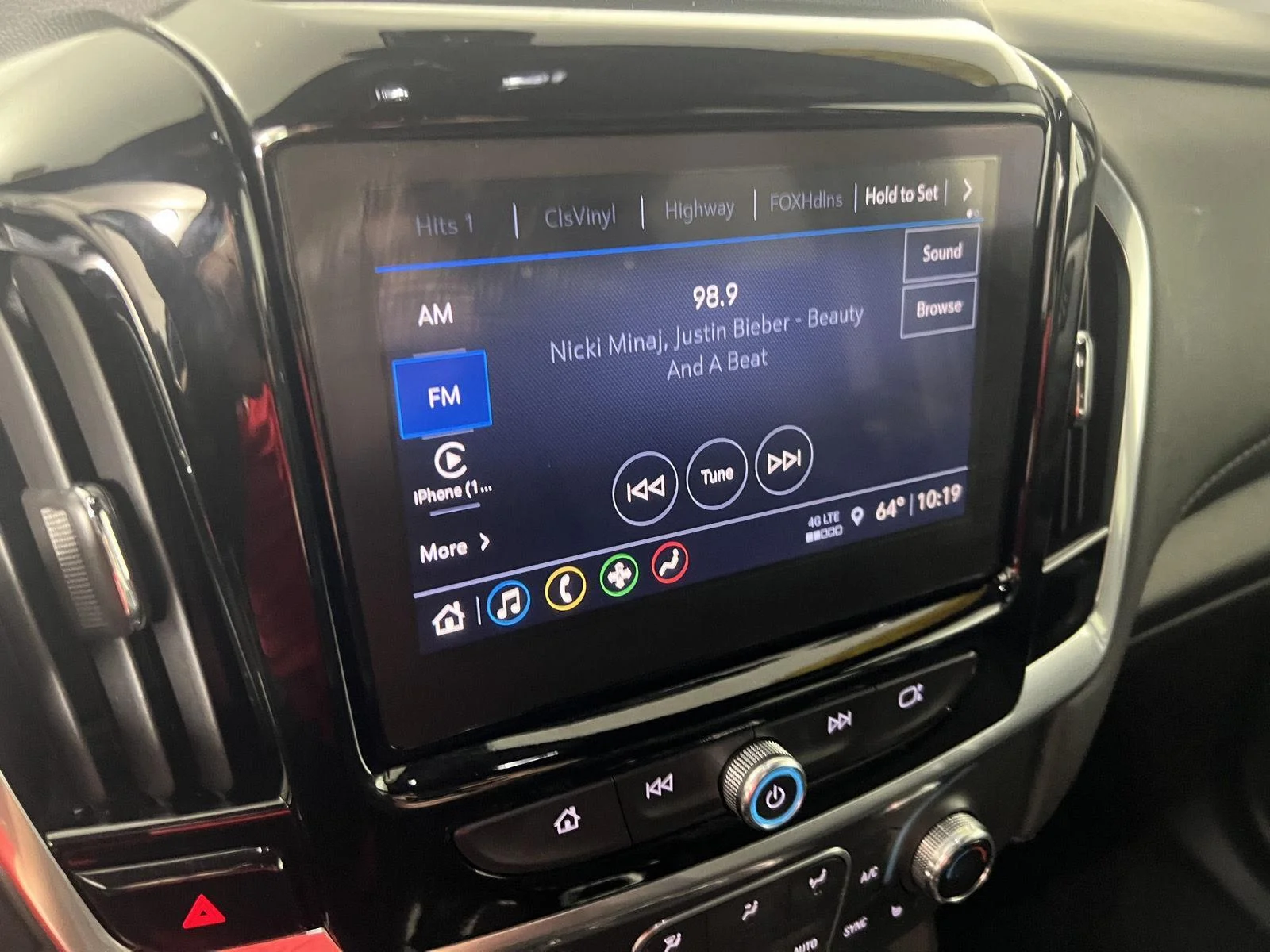 Used 2023 Iridescent Pearl Tricoat Chevrolet LT Cloth image 20