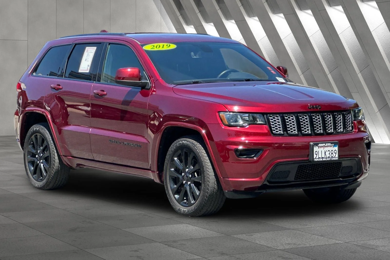 Used 2019 Red Jeep Altitude image 13