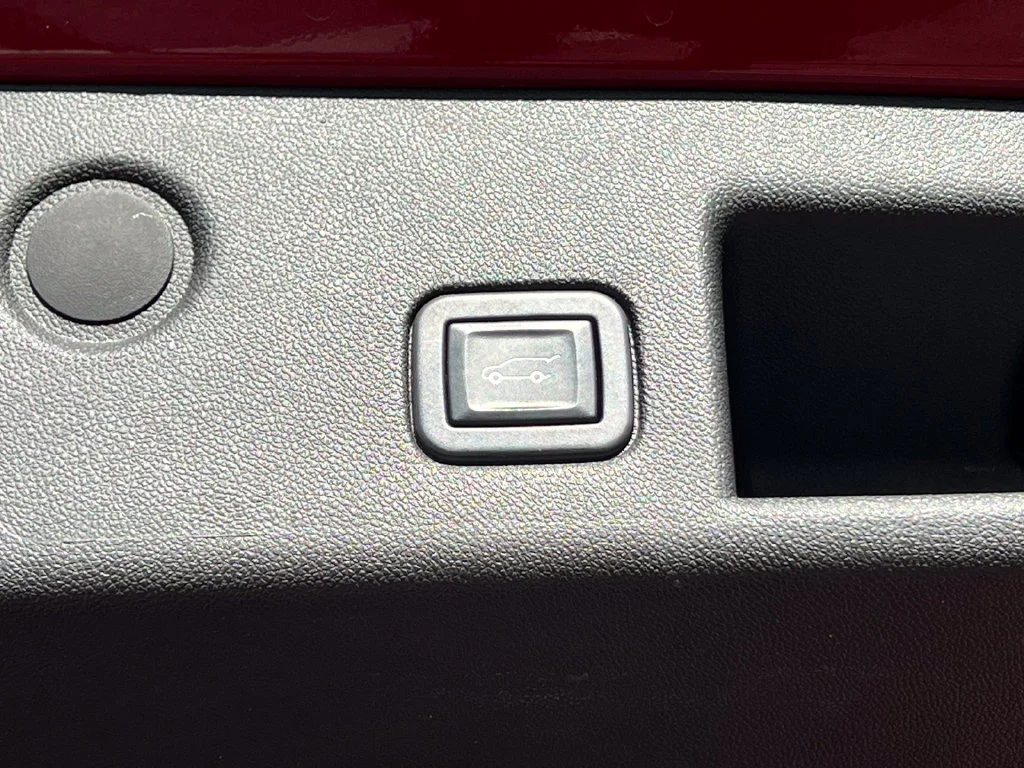 Used 2023 Red Chevrolet RS image 43