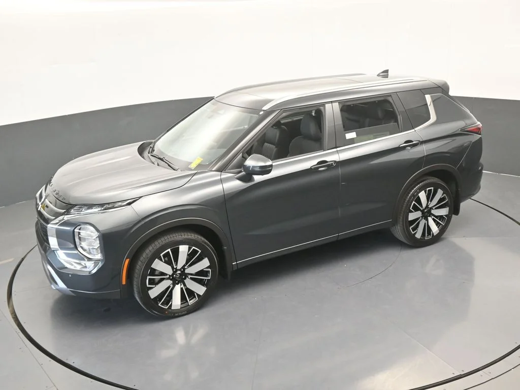 New 2026 Gray Mitsubishi SEL image 58