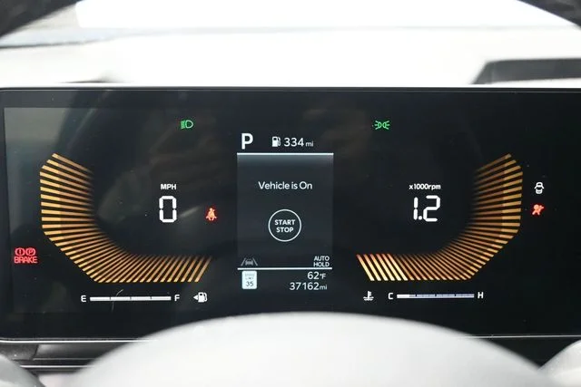 Certified Used 2025 Metal Kia LXS image 9