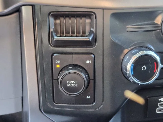 Used 2025 Silver Ford XLT image 28