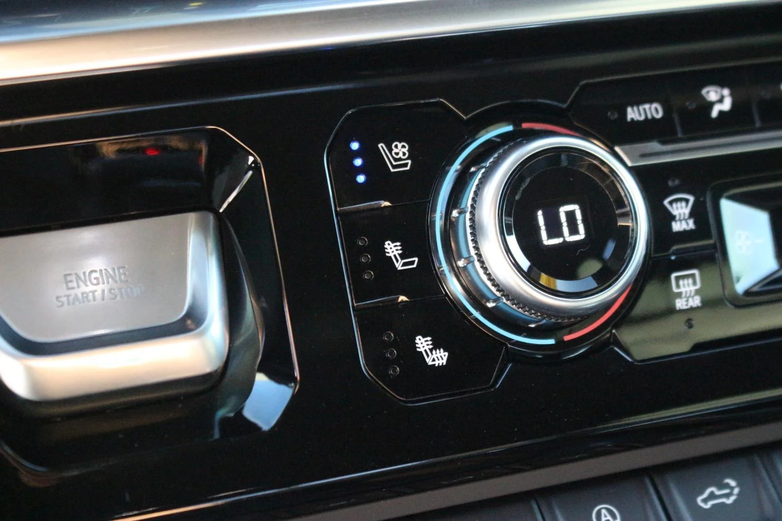 Used 2023 Summit White GMC Denali image 26