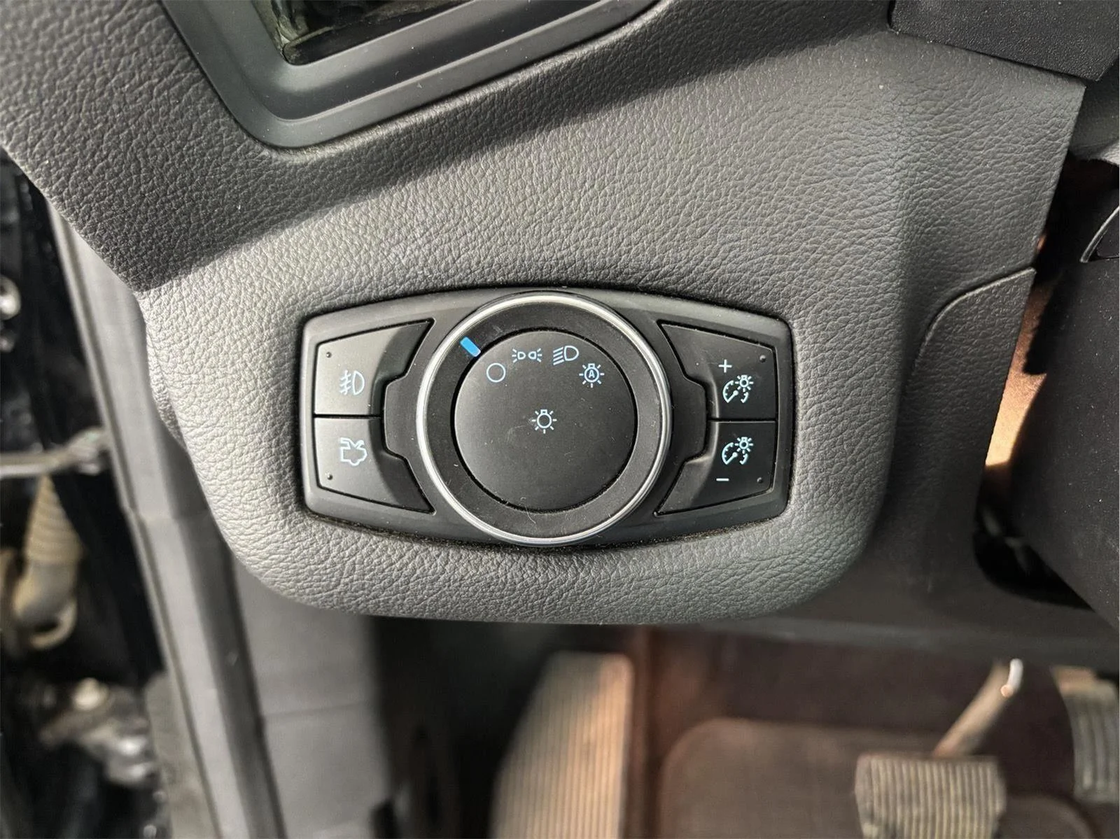 Used 2016 Shadow Black Ford SE image 31