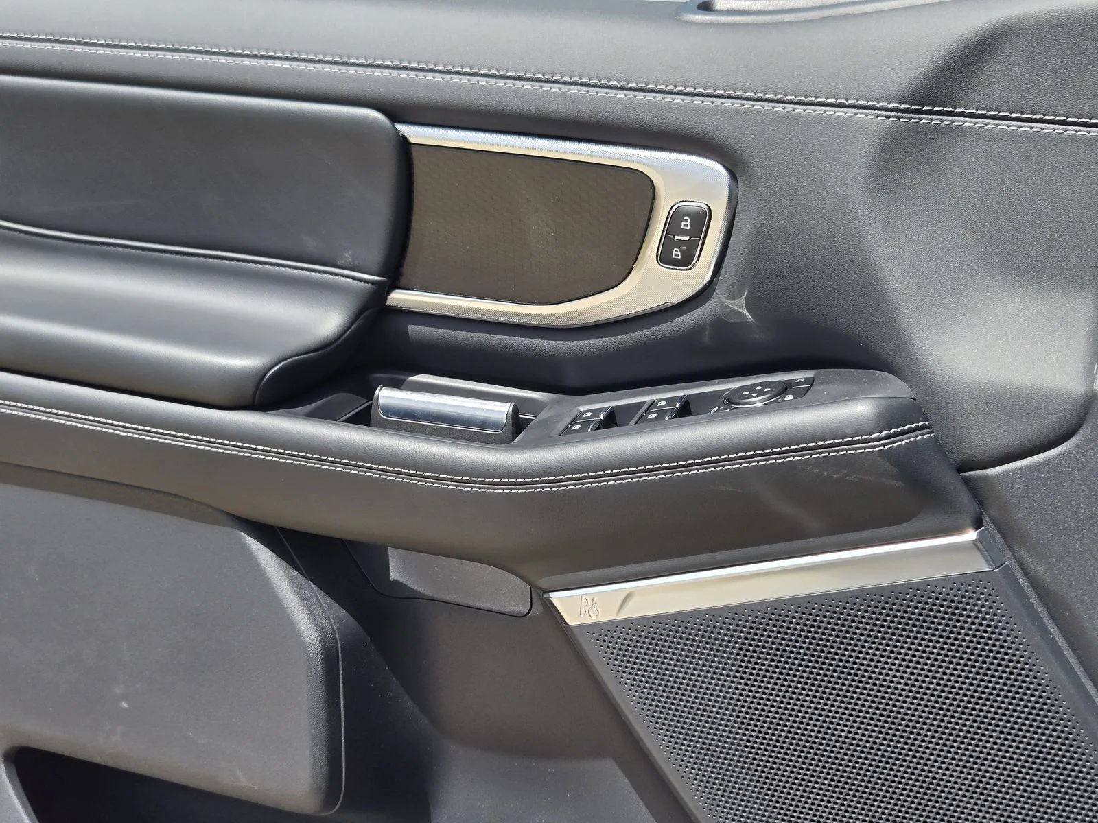 New 2026 Star White Metallic Tri-Coat Ford Platinum® image 16