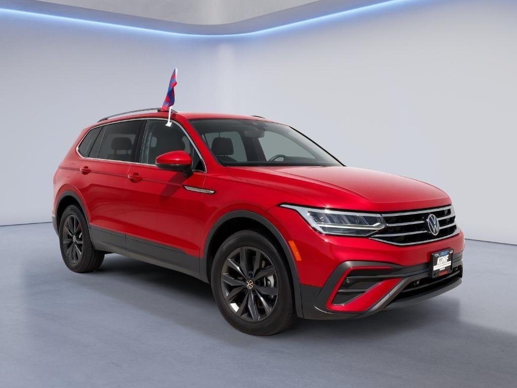 Used 2023 Kings Red Metallic Volkswagen SE image 3