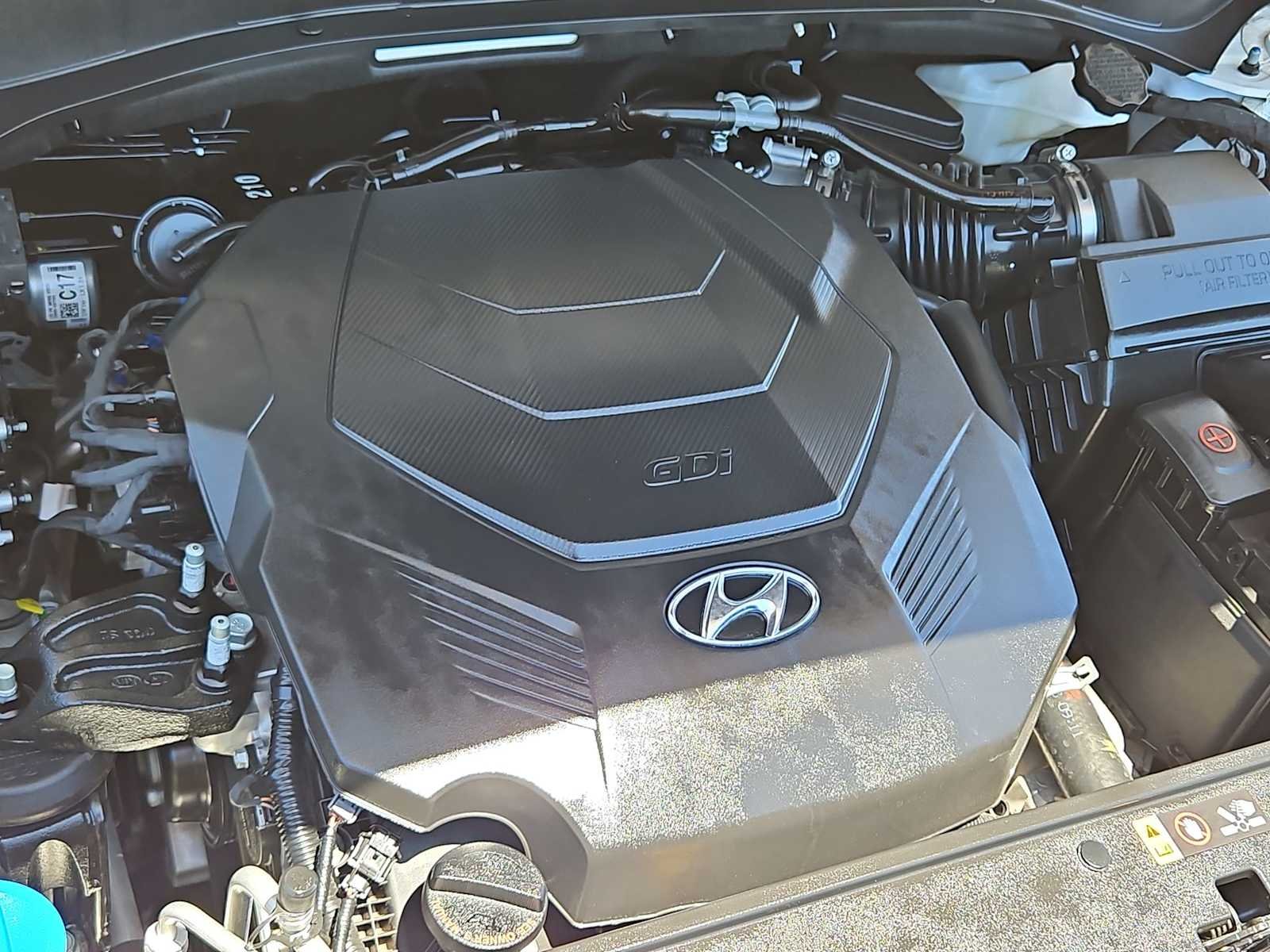 Certified Used 2025 Hyper White Hyundai SEL Premium 8P image 14