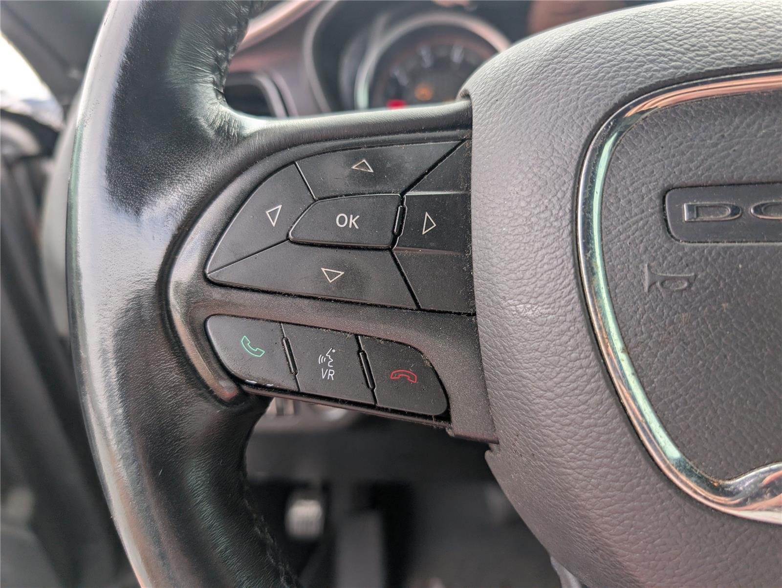 Used 2016 Pitch Black Clearcoat Dodge SXT image 20