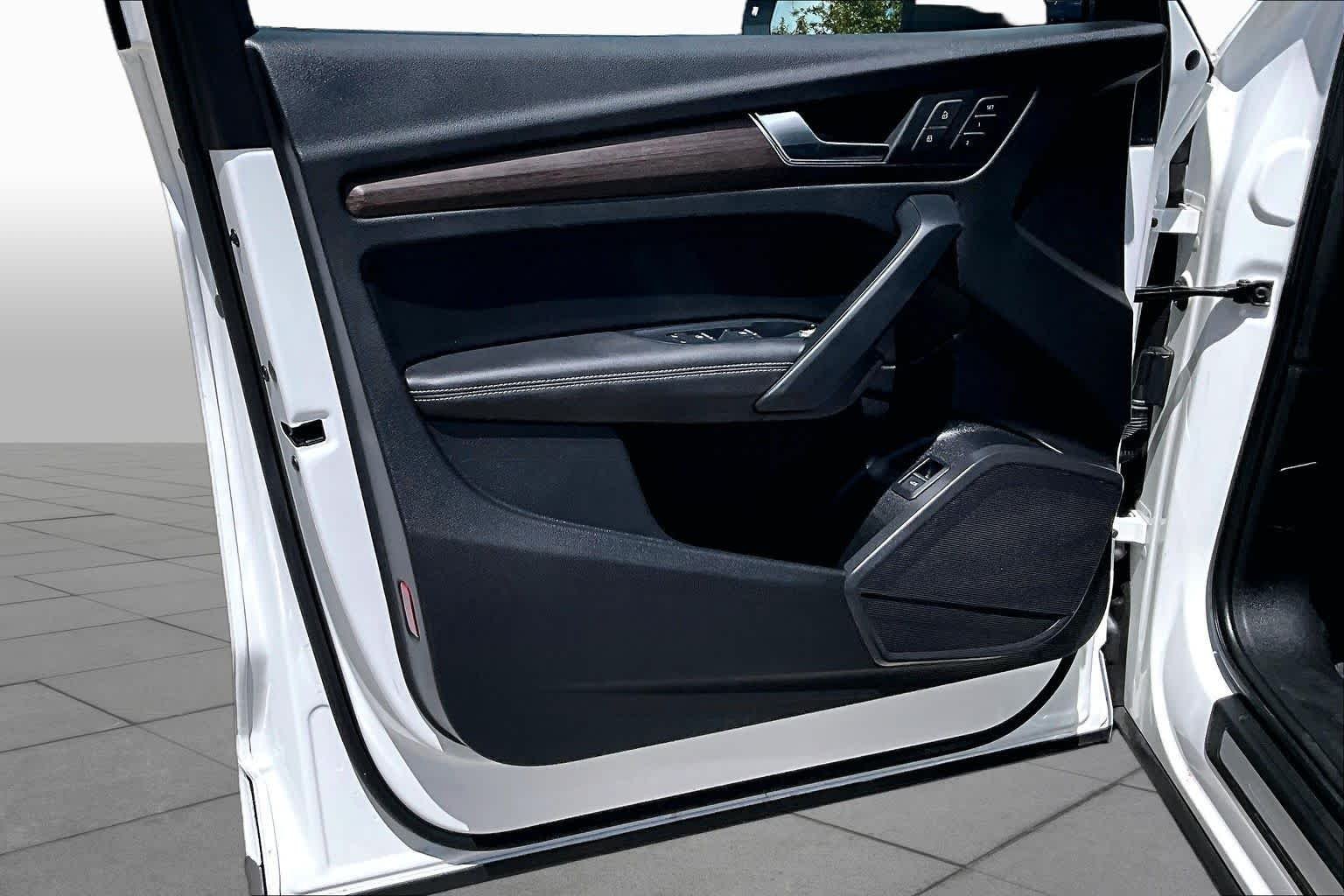 Used 2021 GLACIER WHITE METALLIC Audi Premium Plus image 25