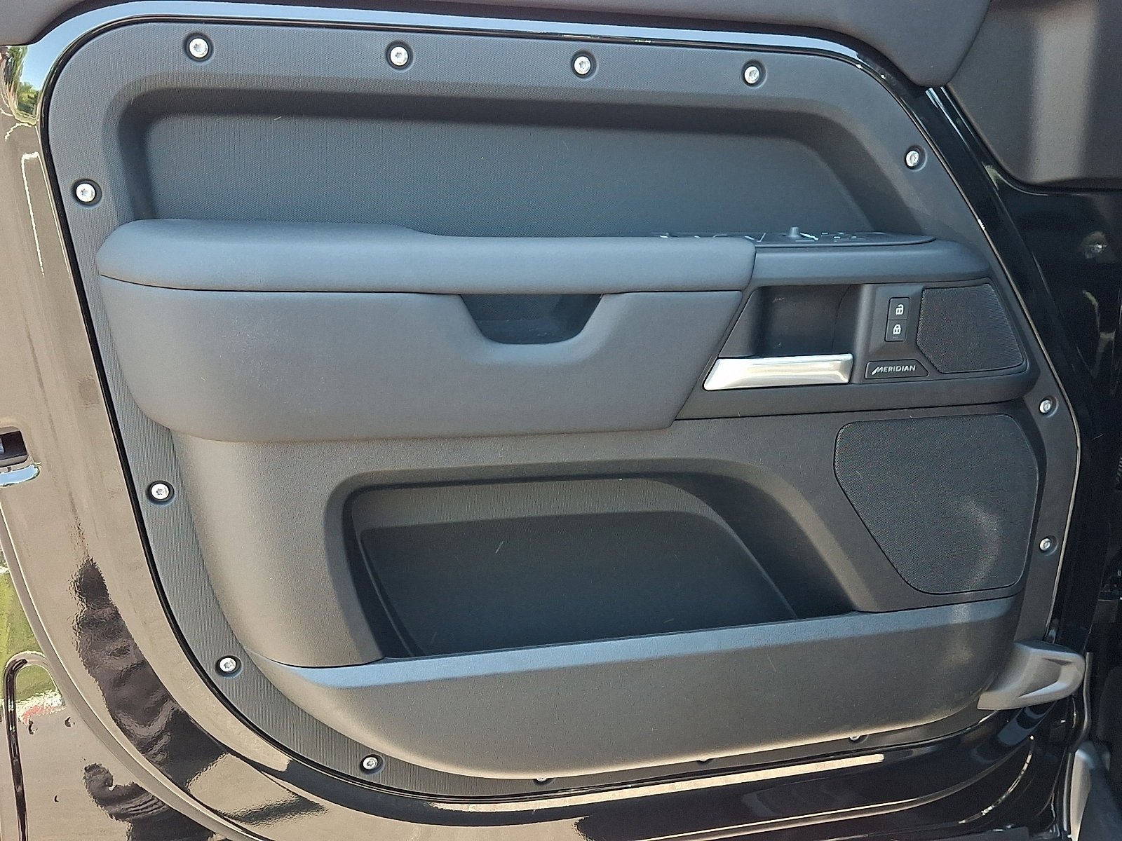 New 2026 Santorini Black LAND ROVER S image 8