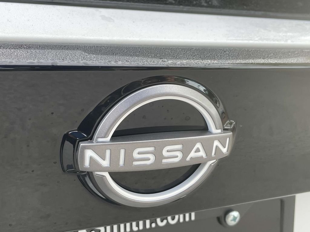 New 2026 Aspen White TriCoat / Super Black Two-tone Nissan SV image 8