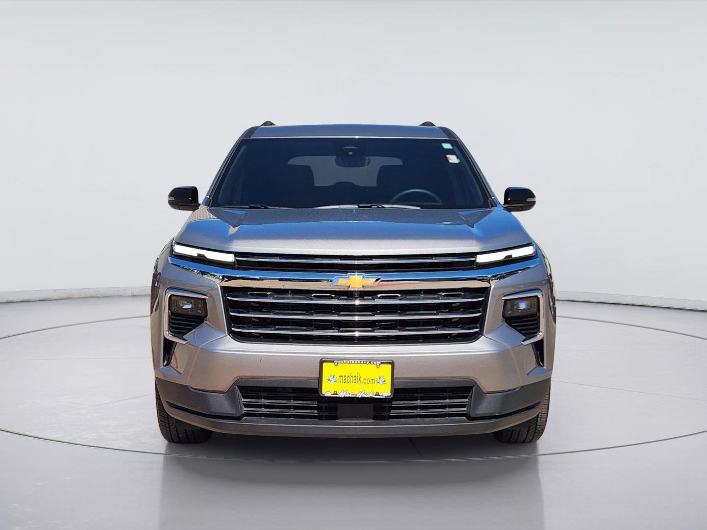 2026 Chevrolet Traverse photo 2 of 34
