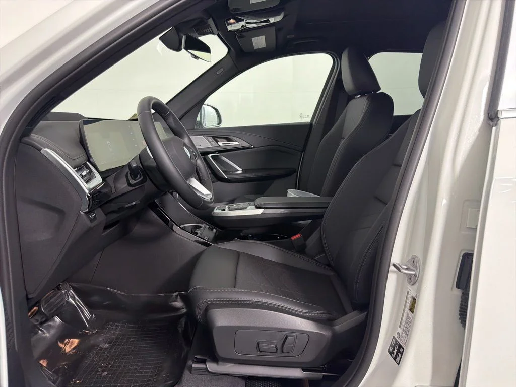 Used 2026 Alpine White BMW xDrive28i image 18