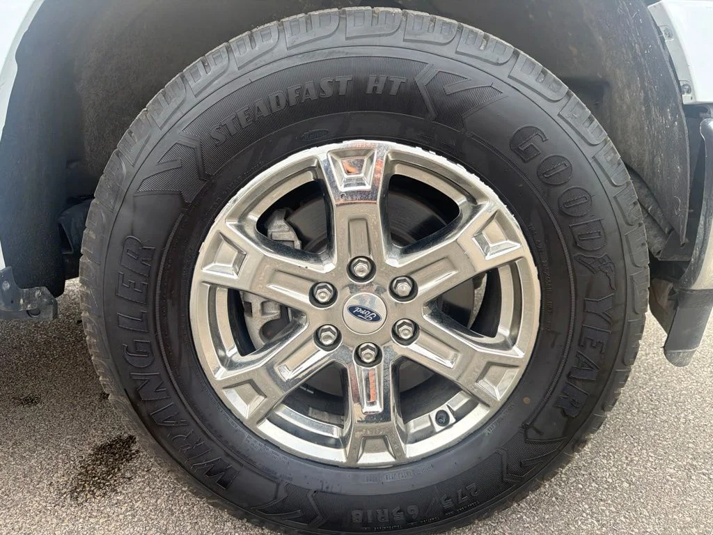 Certified Used 2022 White Metallic Ford XLT image 16