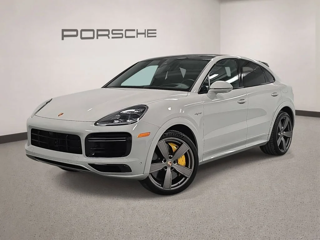 2023 Porsche Cayenne Turbo S E-Hybrid's photo