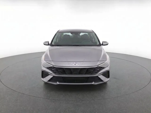 Used 2025 Silver Hyundai SEL Sport image 2