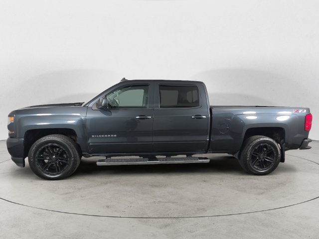 Used 2018 GRAPHITE METALLIC Chevrolet LT image 8