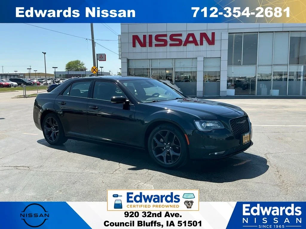 2023 Chrysler 300 S's photo