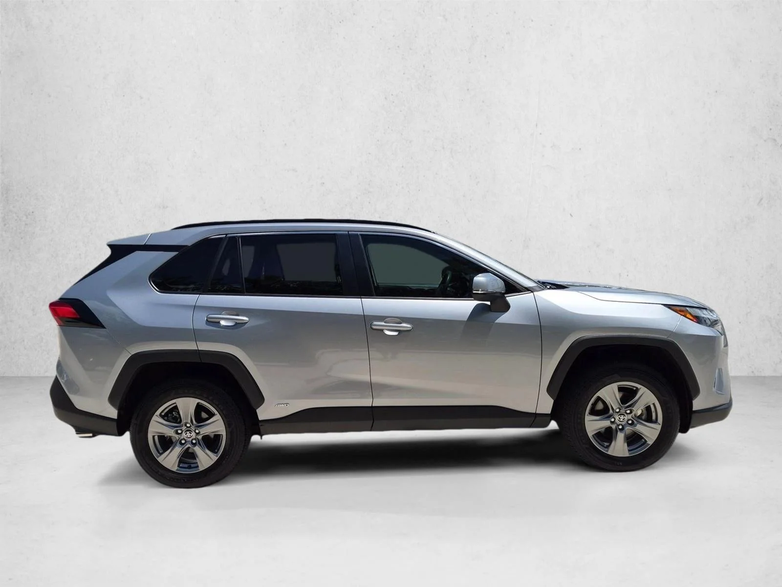 Used 2025 Silver Sky Metallic Toyota Hybrid XLE image 4