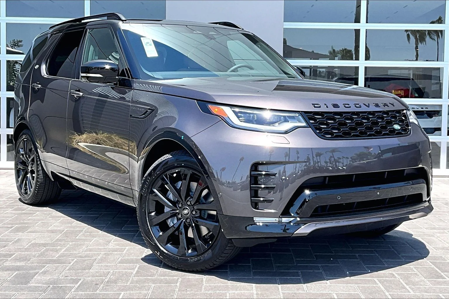 New 2026 Charente Grey Land Rover Dynamic SE image 2