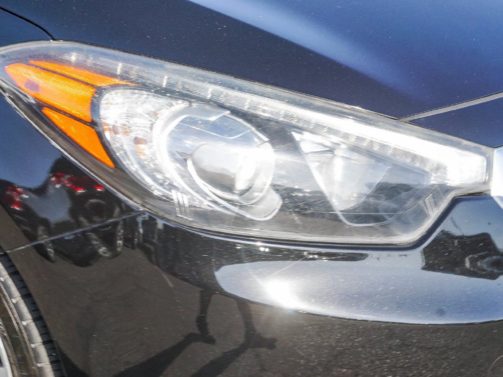 Used 2016 Black Kia EX image 10