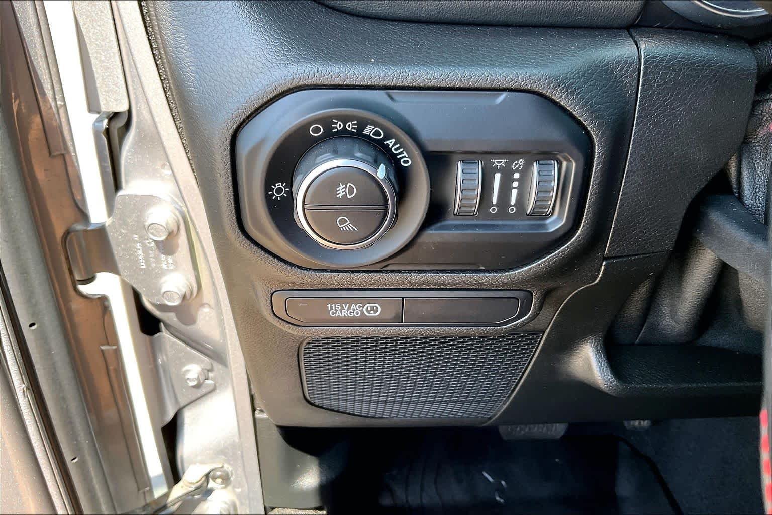 Used 2020 Billet Silver Metallic Clearcoat Jeep Rubicon image 33