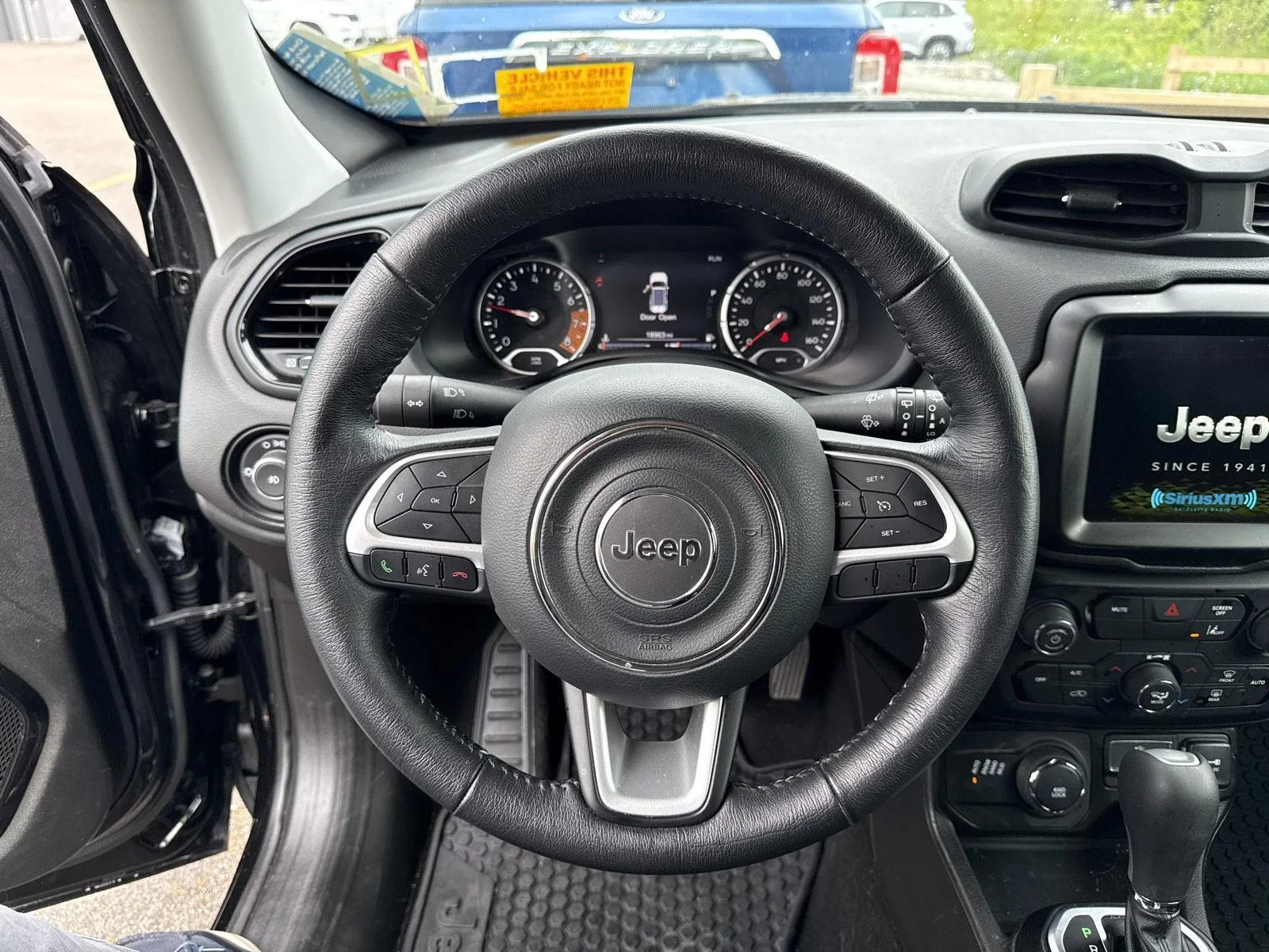 Used 2023  Jeep Altitude image 8
