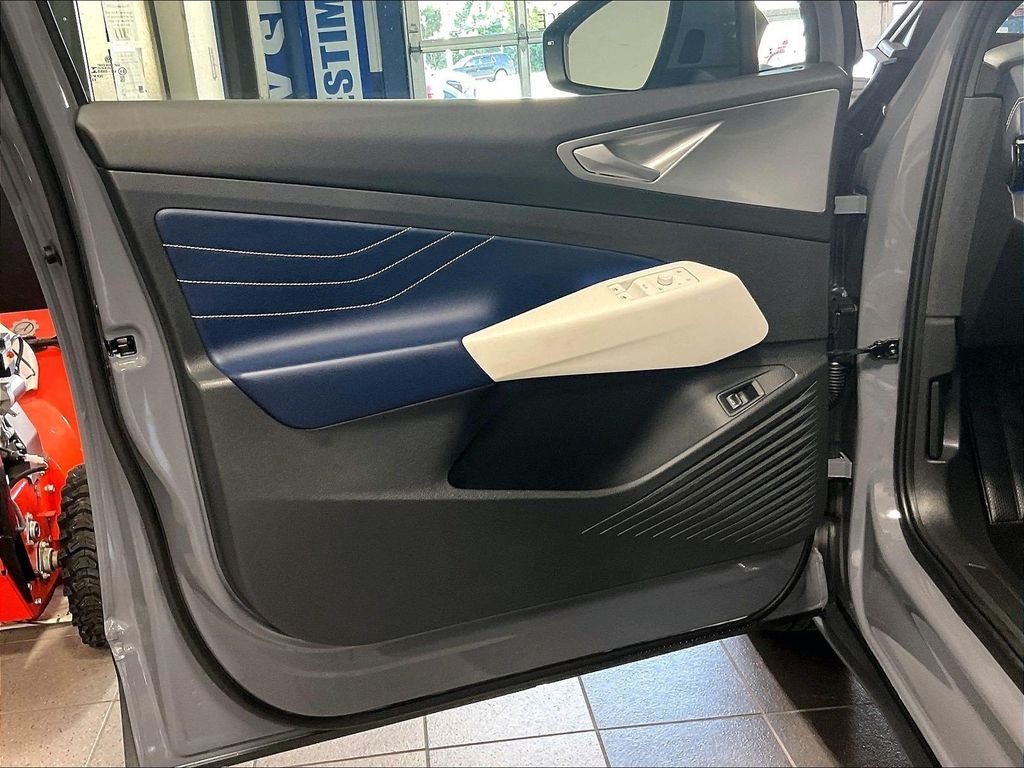 Used 2023 Gray Volkswagen Pro S image 9