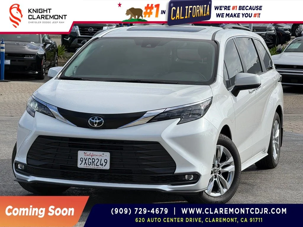 2026 Toyota Sienna XLE 7-Passenger Hybrid FWD's photo