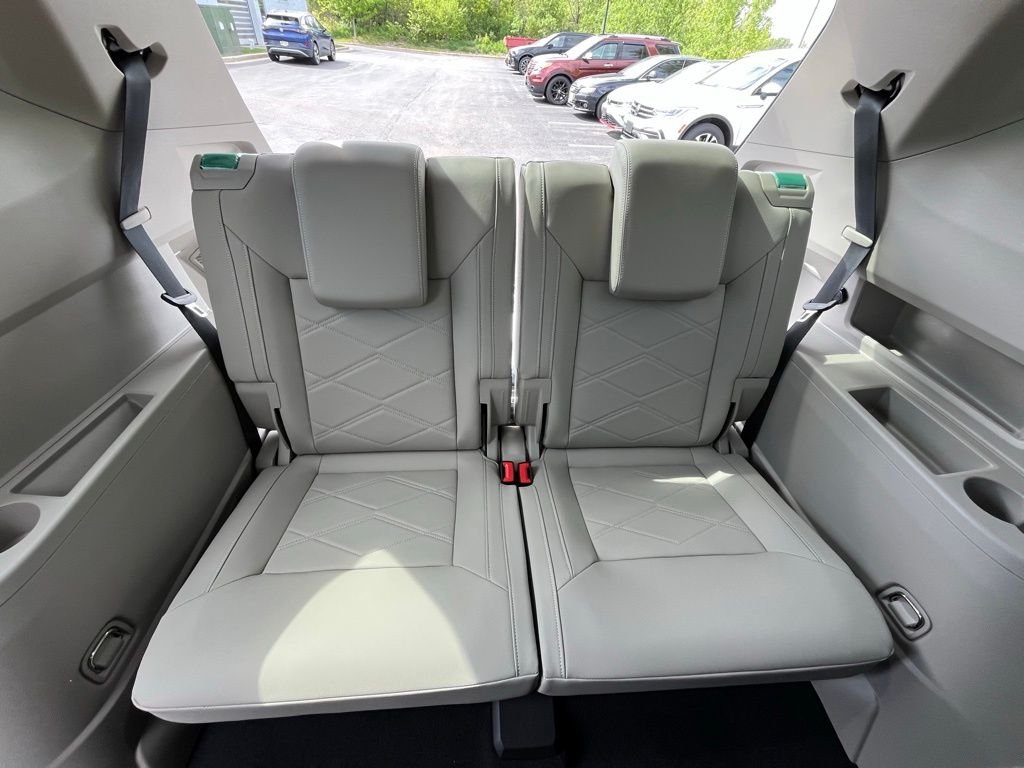 New 2026 Black Volkswagen 2.0T SE w/Technology image 26