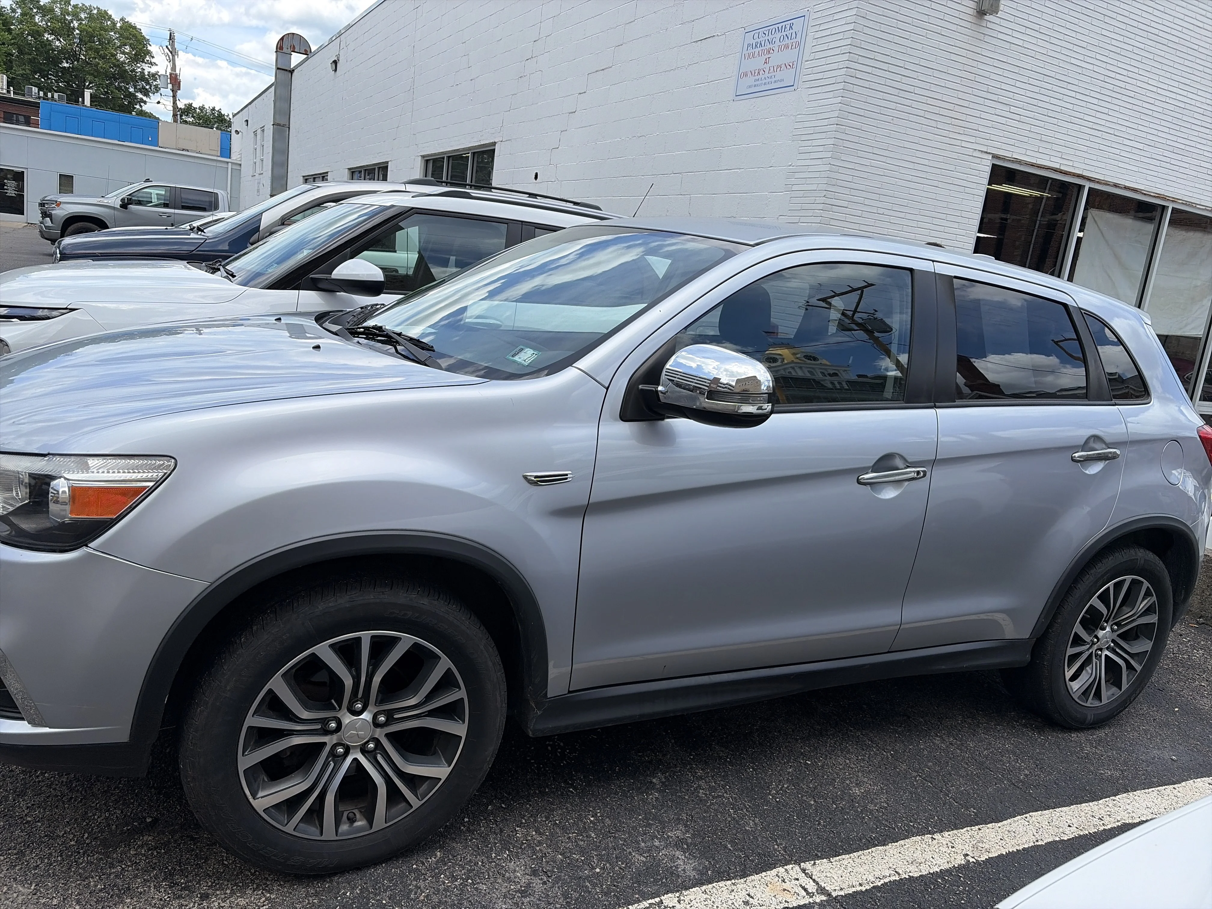 Used 2017 Cool Silver Metallic Mitsubishi LE 2.0 image 1