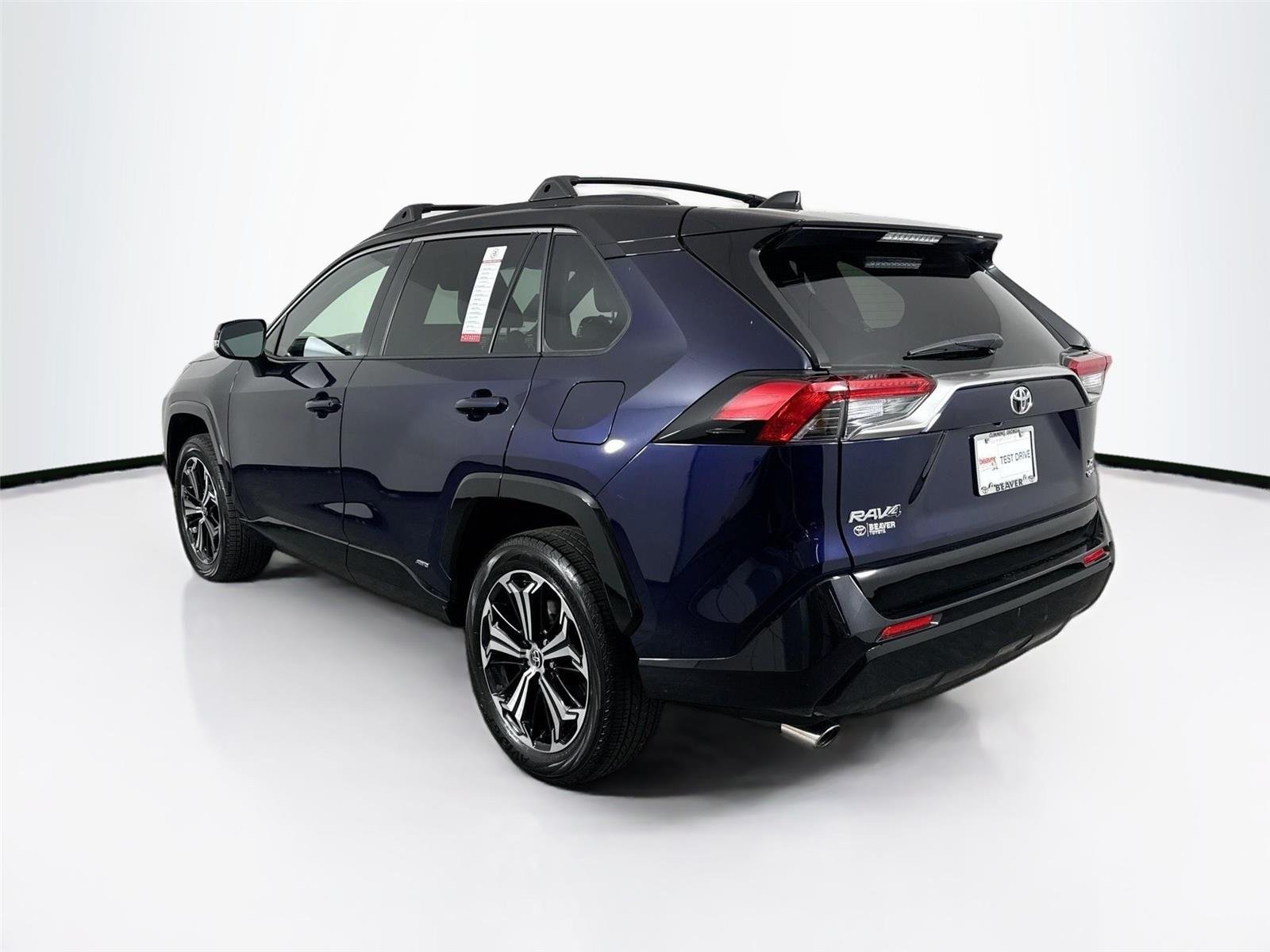 2025 Toyota RAV4 XSE - Photo 13