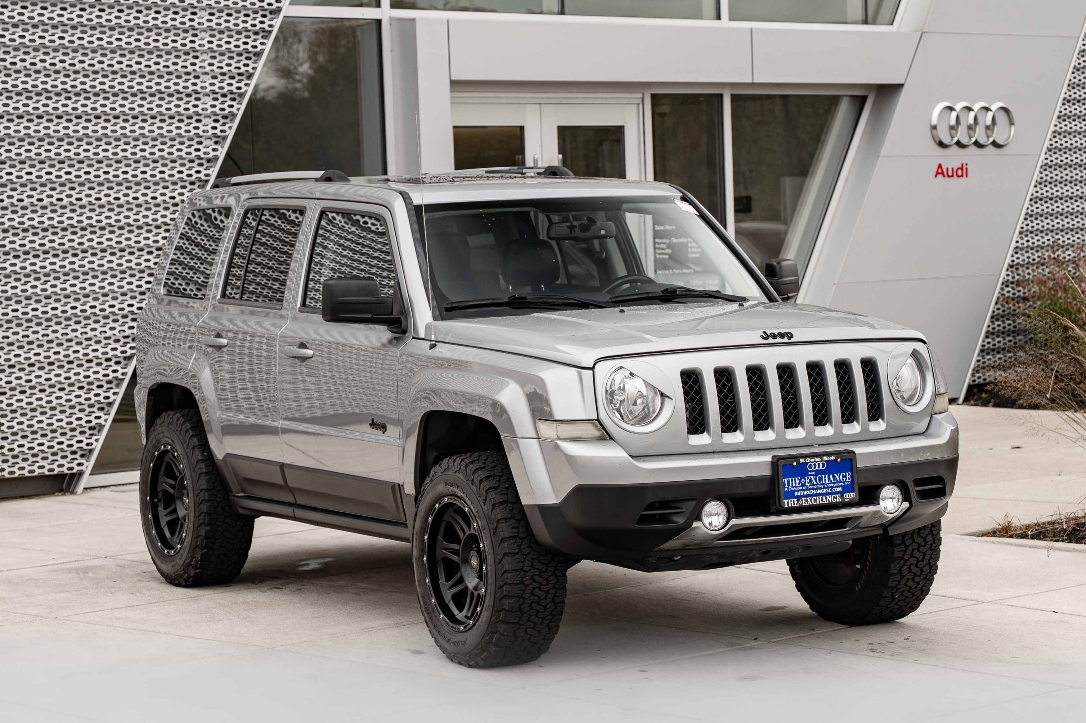 Used 2017 Billet Silver Metallic Clearcoat Jeep High Altitude image 2