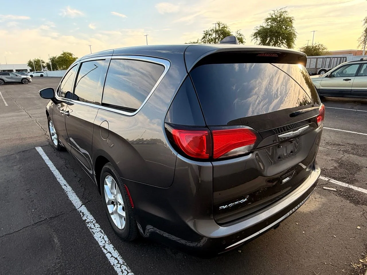 Used 2020 Granite Crystal Metallic Clearcoat Chrysler Touring image 5