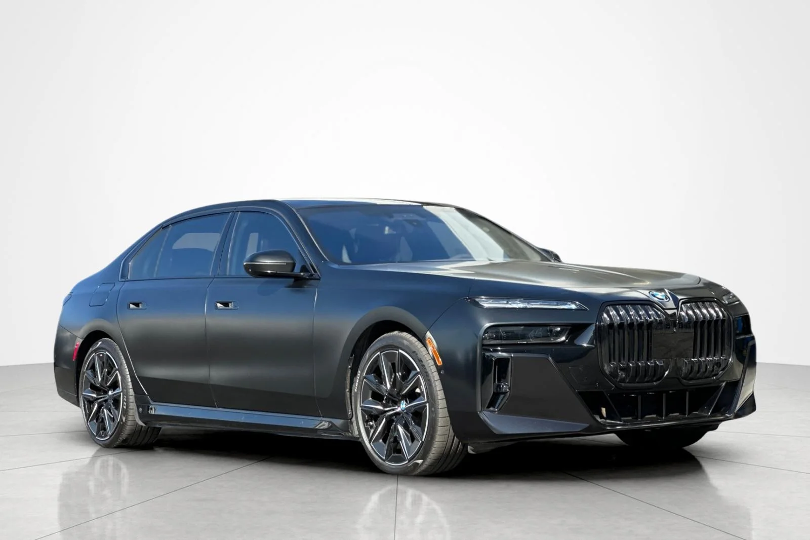Used 2023 Special Order Color BMW xDrive60 image 7