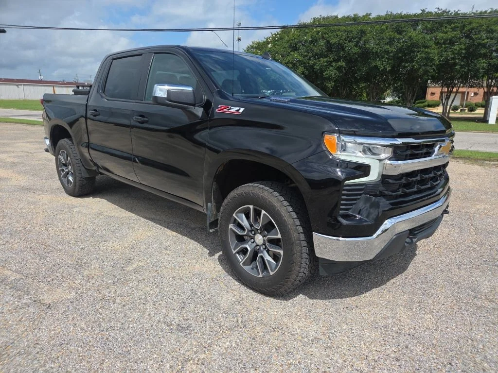 Used 2023 Black Chevrolet LT image 8