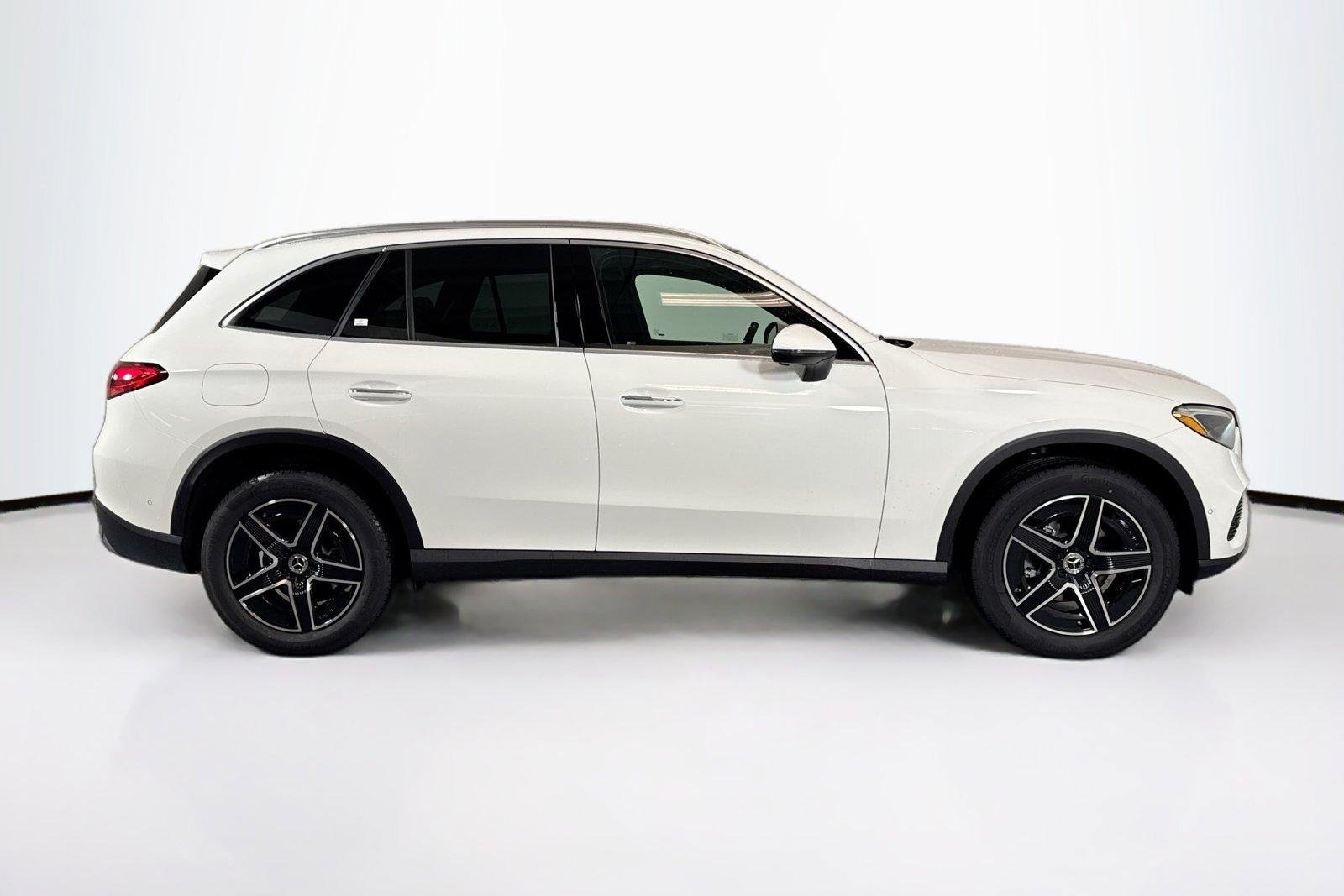 New 2026 Polar White Mercedes-Benz GLC 300 image 4