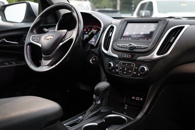 Used 2022 Silver Ice Metallic Chevrolet LT image 6